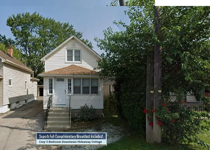 Cozy 3 Bedroom Downtown Cottage With Complimentary Breakfast Delivered Daily To The Rental